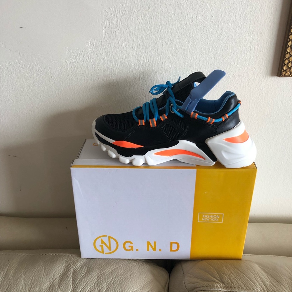 Fashion New York multicolor sneakers, size 9